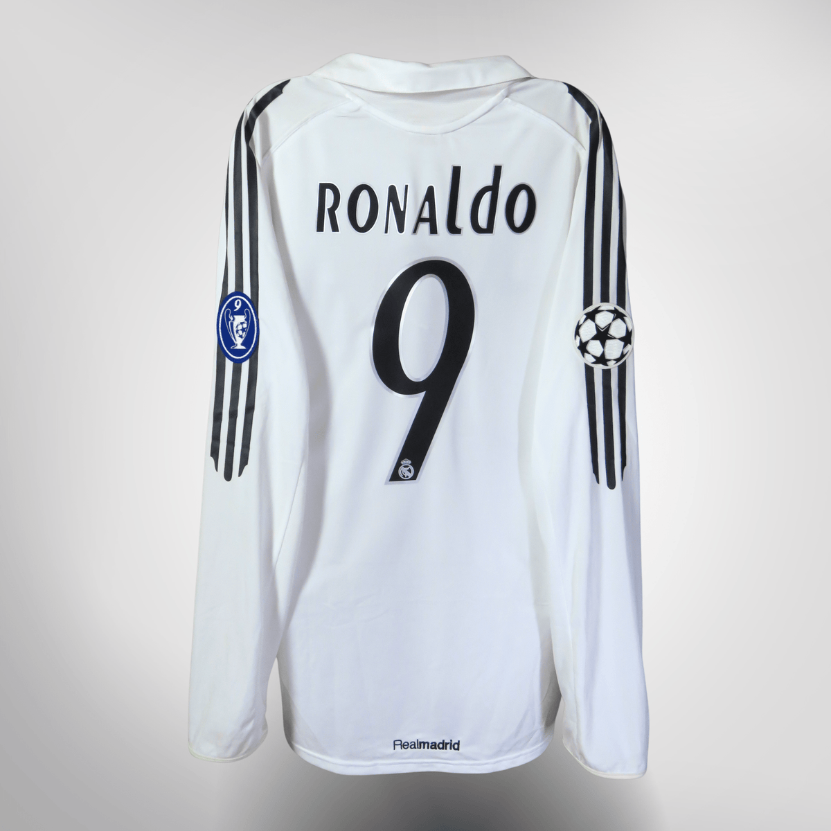 Vintage Real Madrid 2005-2006 Home longsleeve football shirt with Ronaldo 9 print, size M | Nostalgic Football Shirts