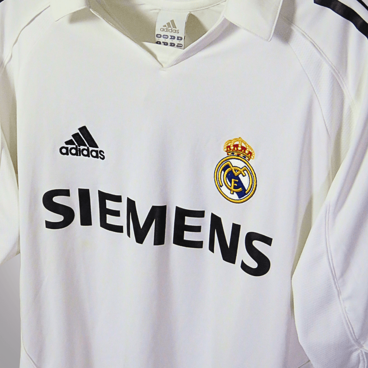 Original Real Madrid 2005-2006 Home football shirt, size M, Ronaldo 9 | Nostalgic Football Shirts