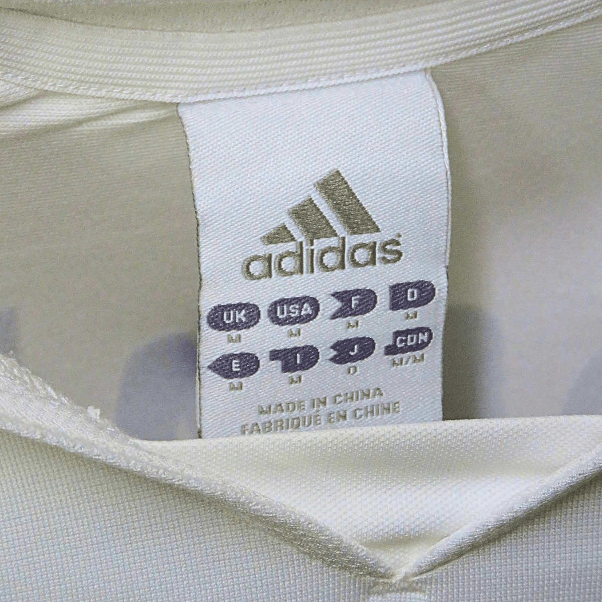 Vintage Real Madrid 2005-2006 Home football shirt with Ronaldo 9 print, size M | Nostalgic Football Shirts