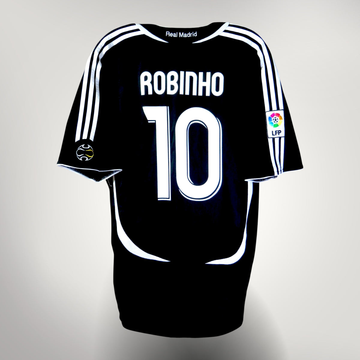 Vintage Real Madrid 2006-2007 Away football shirt with Robinho 10 print, size XL | Nostalgic Football Shirts