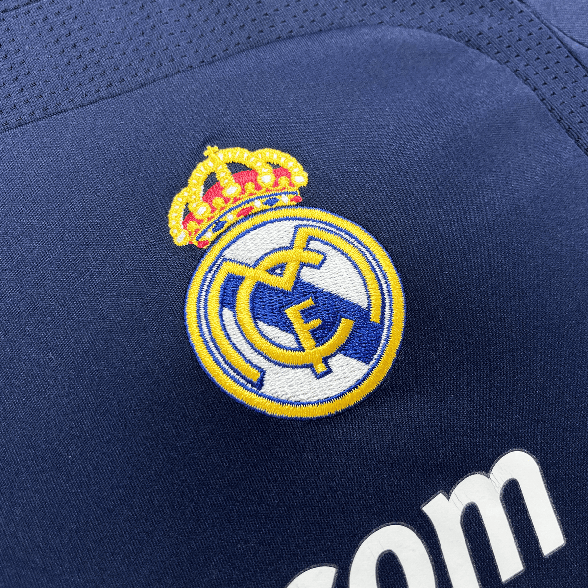 Vintage Real Madrid 2007-2008 Away football shirt with Van Nistelrooy 17 print, size S | Nostalgic Football Shirts