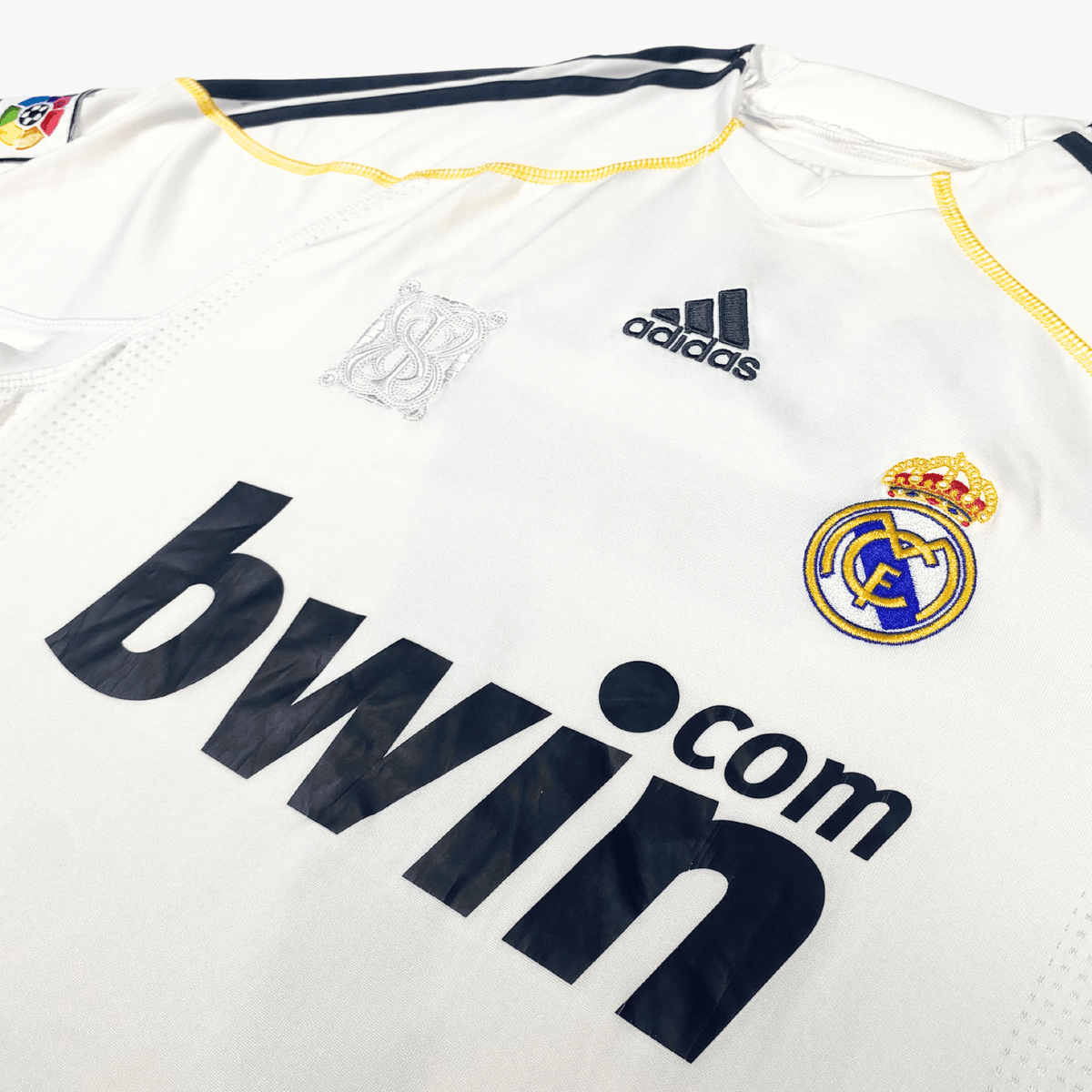 Vintage Real Madrid 2009-2010 Home football shirt with Raúl 7 print, size S | Nostalgic Football Shirts