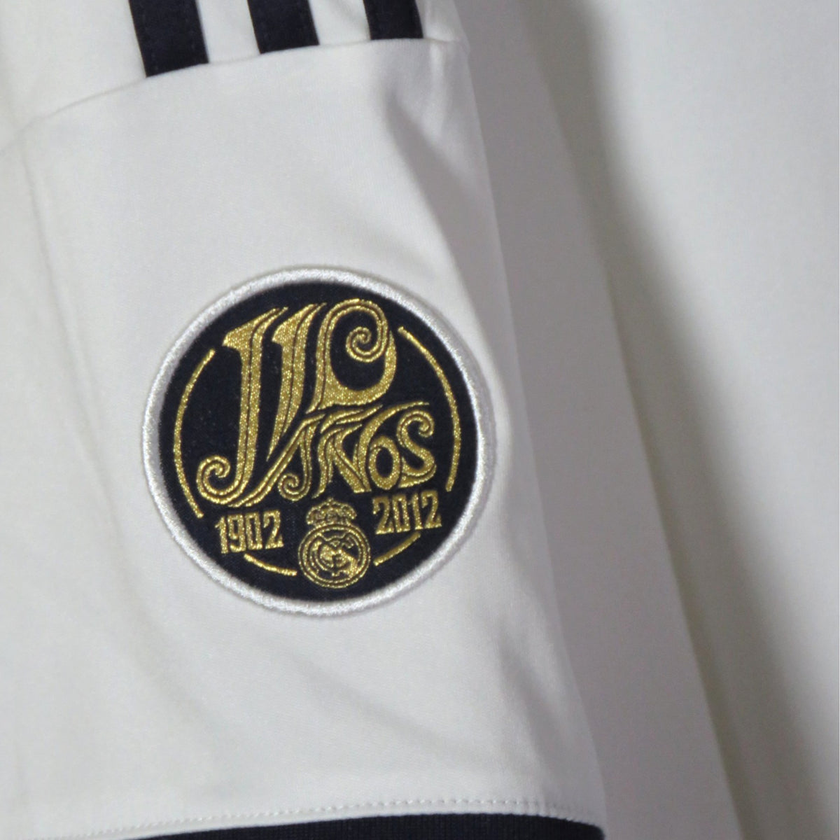 Vintage Real Madrid 2012-2013 Home football shirt with Kaka 8 print, size L | Nostalgic Football Shirts