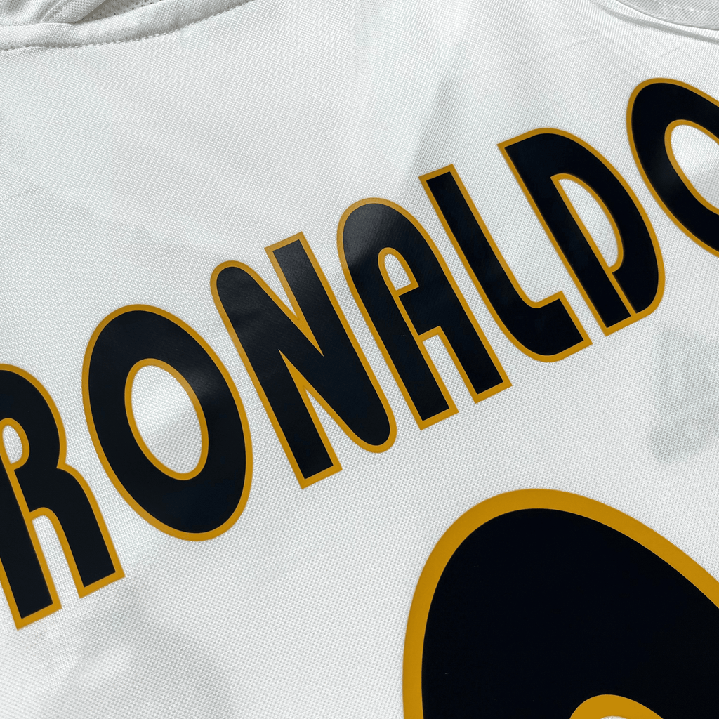 Real Madrid 2004-05 Home Ronaldo #9 Shirt M