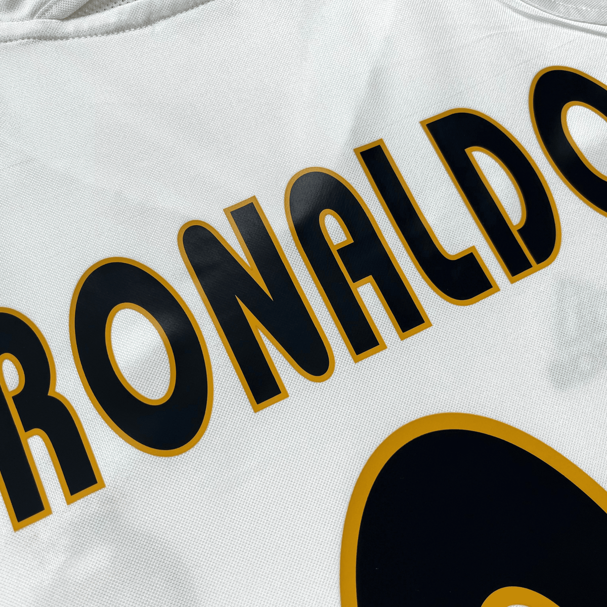 Real Madrid 2004-05 Home Ronaldo #9 Shirt M