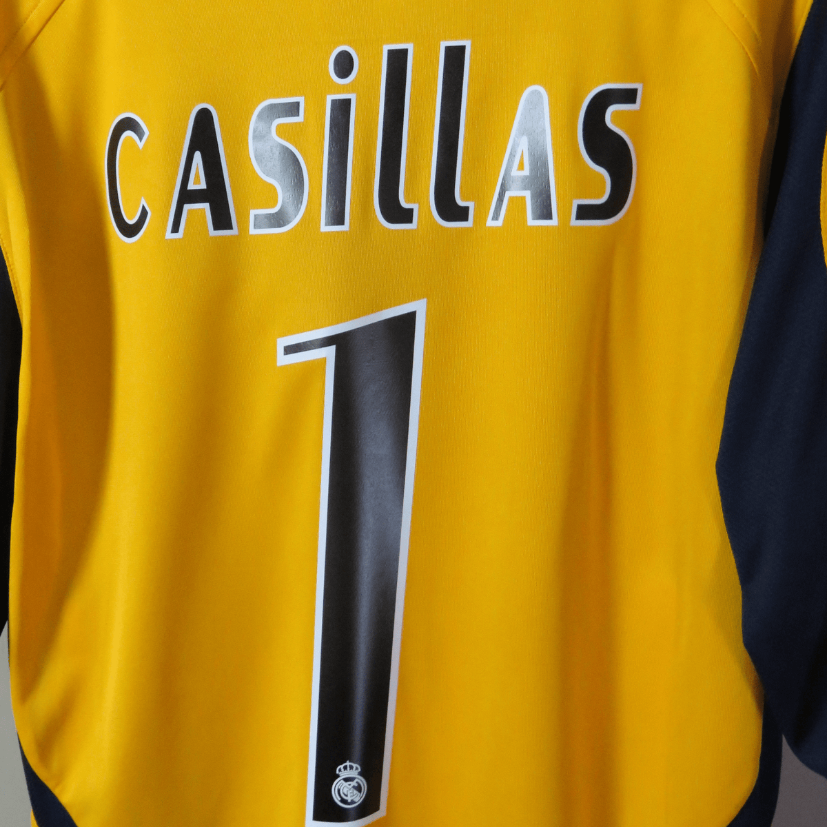 Real Madrid 2005-06 Keeper Casillas #1 Shirt M