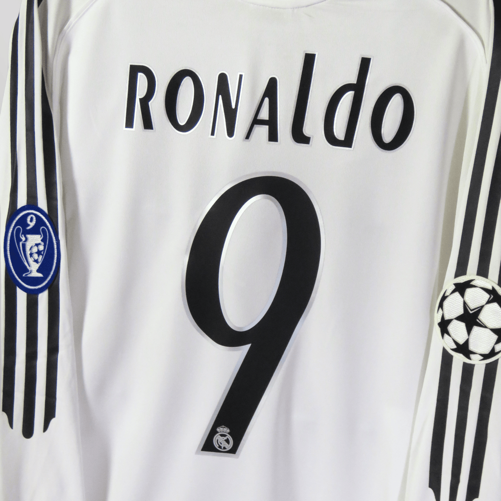 Real Madrid 2005-06 Home Ronaldo #9 Shirt M