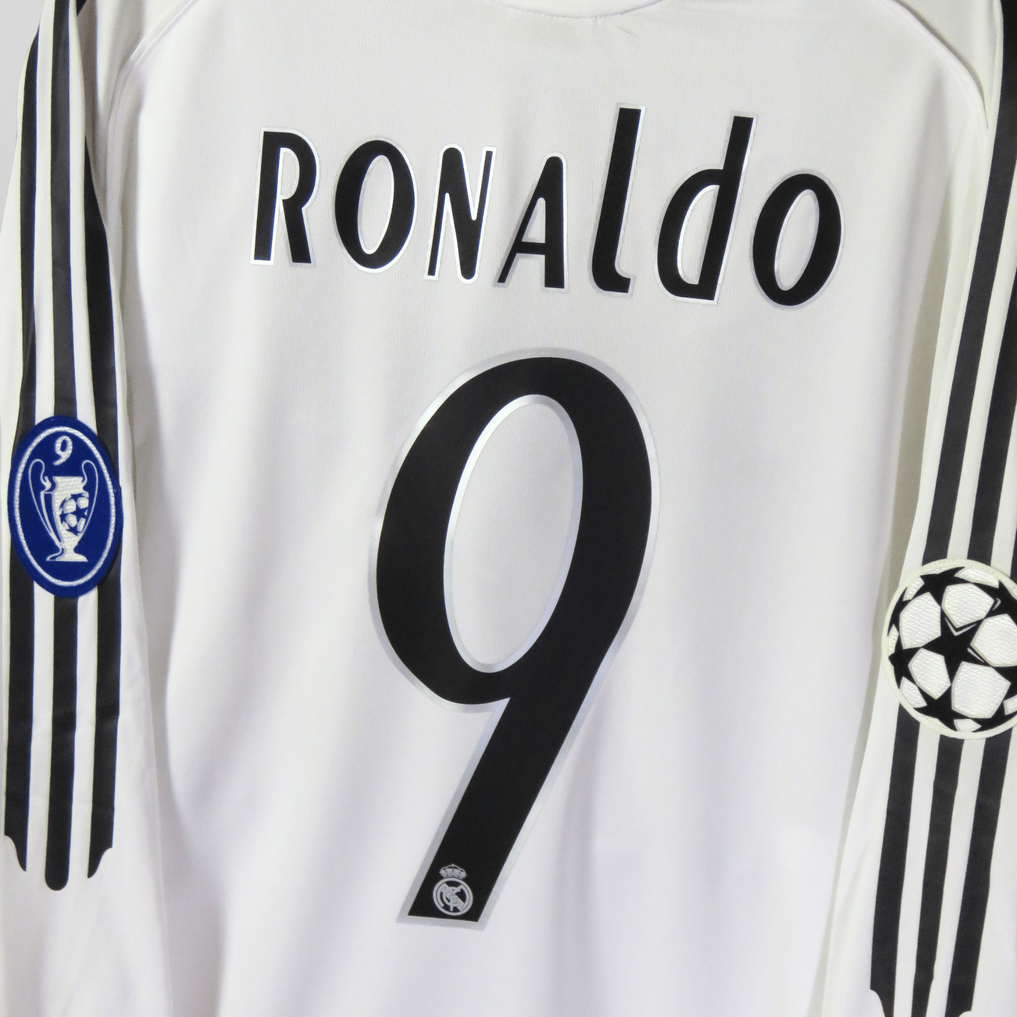 Real Madrid 2005-06 Home Ronaldo #9 Shirt M