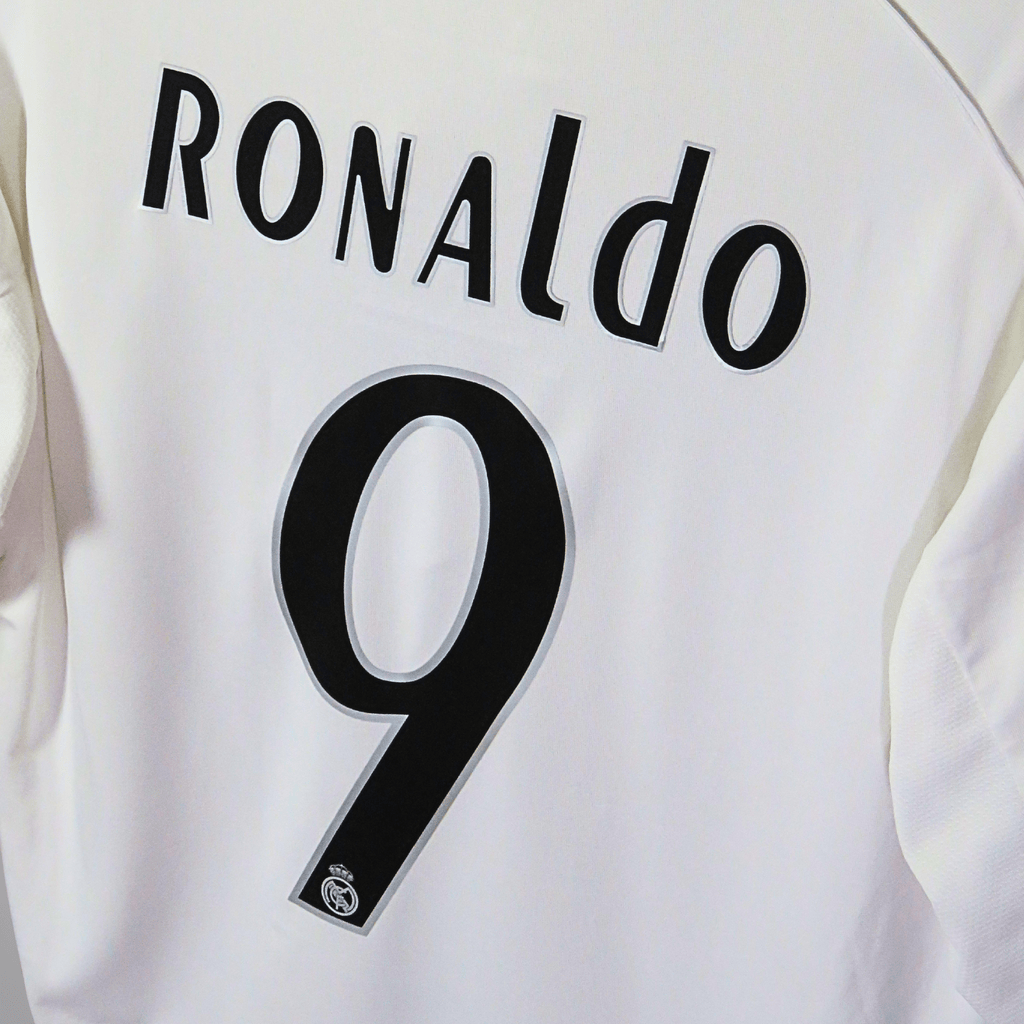 Real Madrid 2005-06 Home Ronaldo #9 Shirt M
