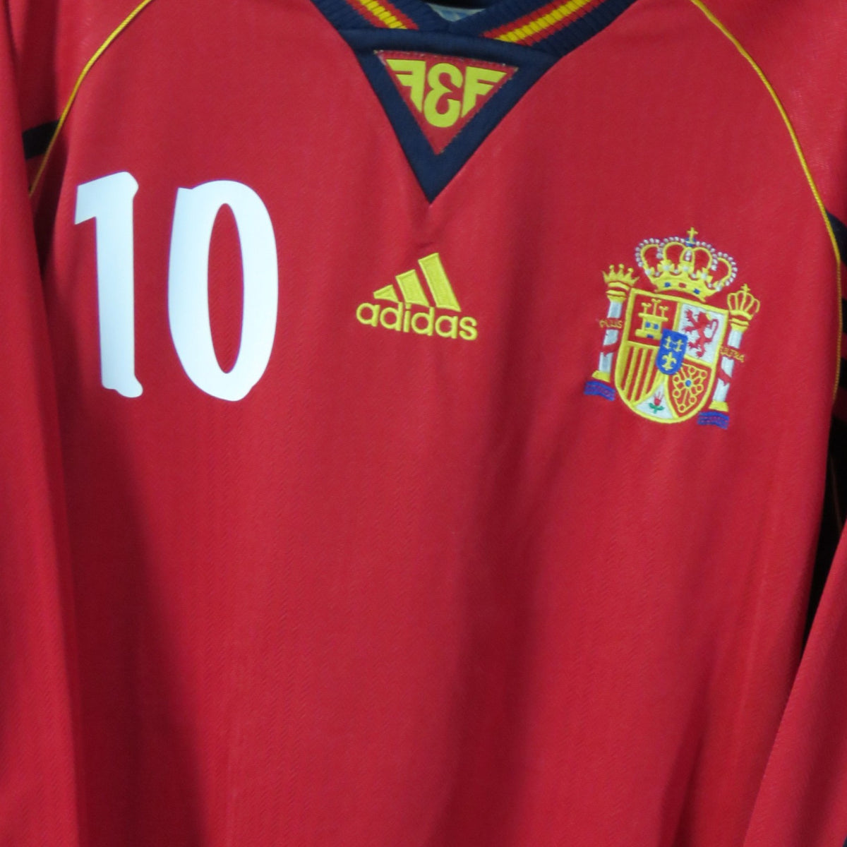Original Spain 1998-1999 Home longsleeve football shirt, size XL, Raul 10 | Nostalgic Football Shirts