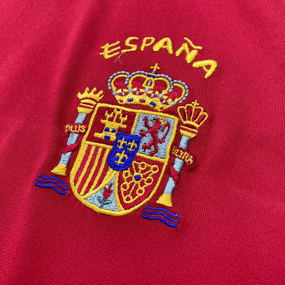 Vintage Spain 2004-2006 Home football shirt with Puyol 5 print, size L | Nostalgic Football Shirts