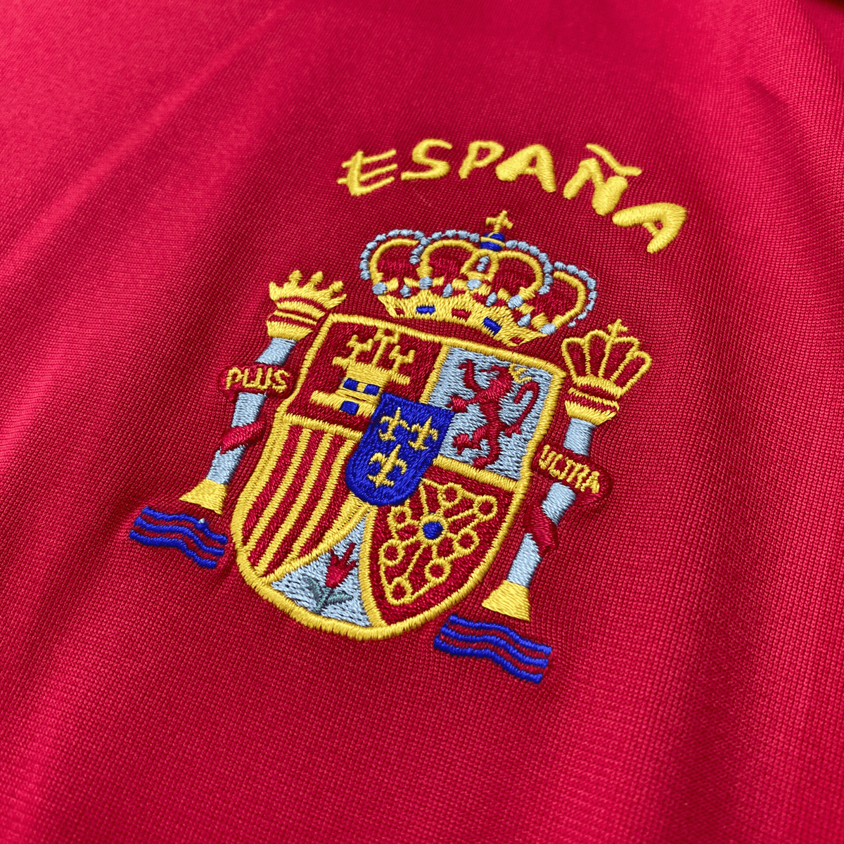 Vintage Spain 2004-2006 Home football shirt with Raul 7 print, size M | Nostalgic Football Shirts