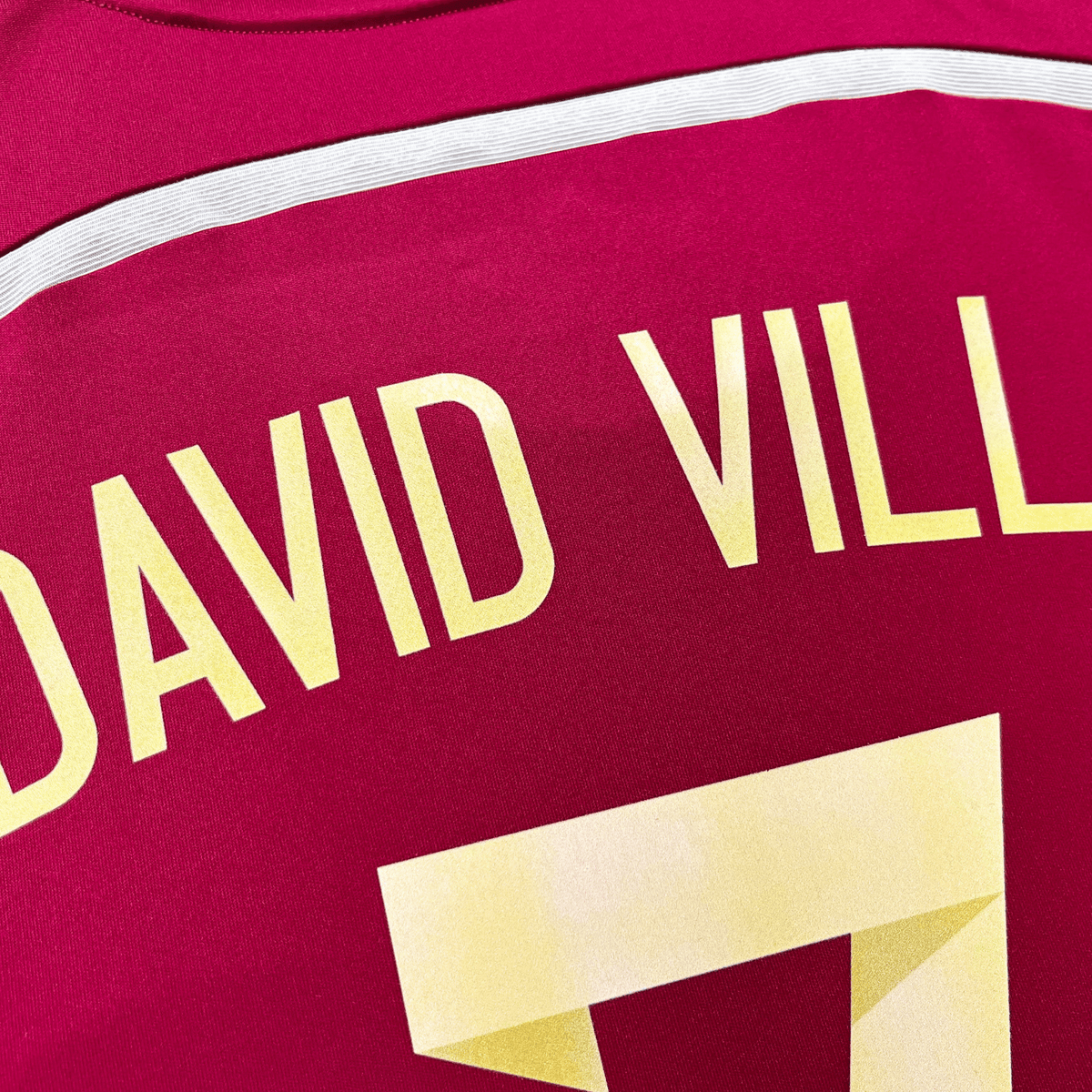 Vintage Spain 2013-2015 Home football shirt with David Villa 7 print, size L | Nostalgic Football Shirts