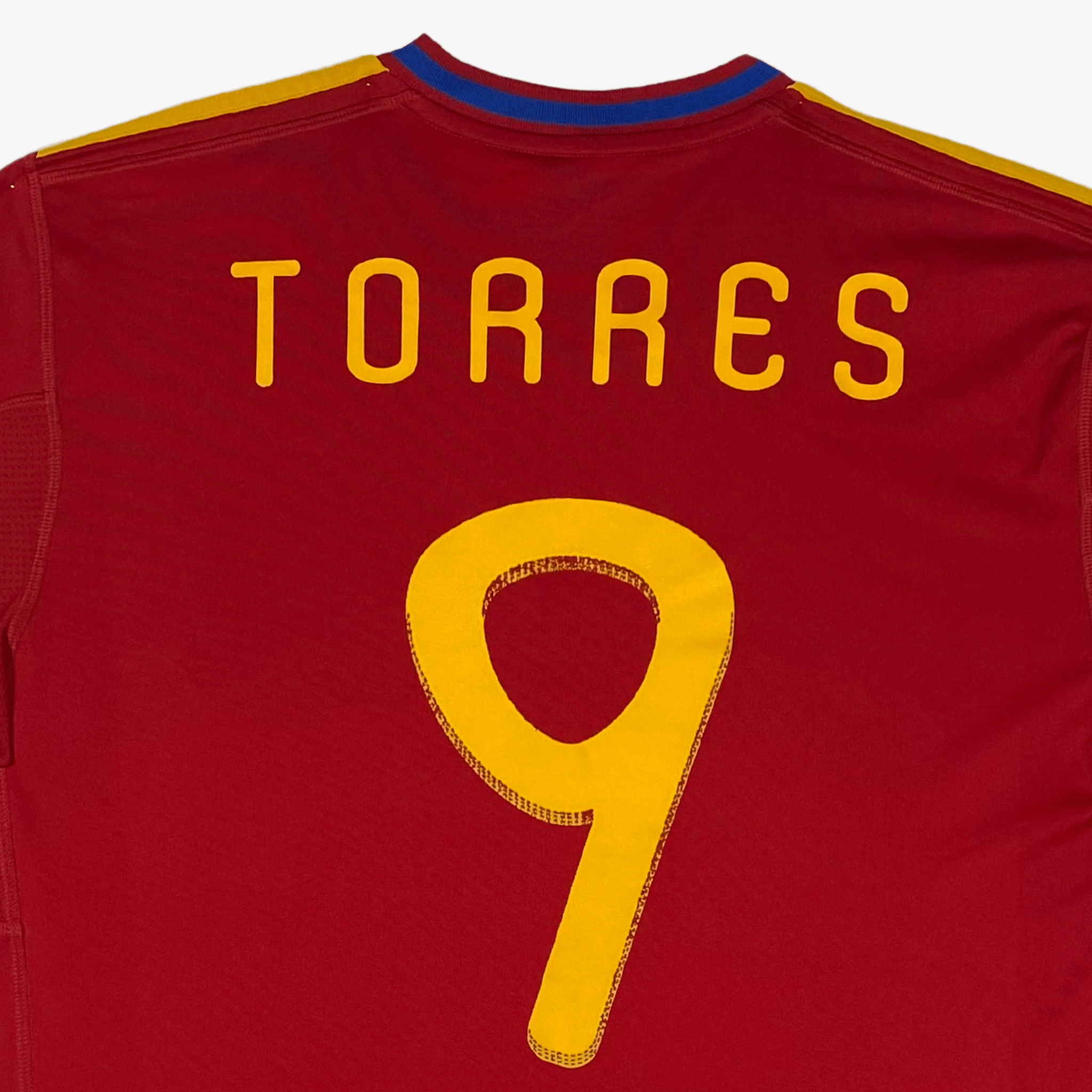 Close-up of Torres #9 name and number print on Spain 2009/10 home shirt - Adidas