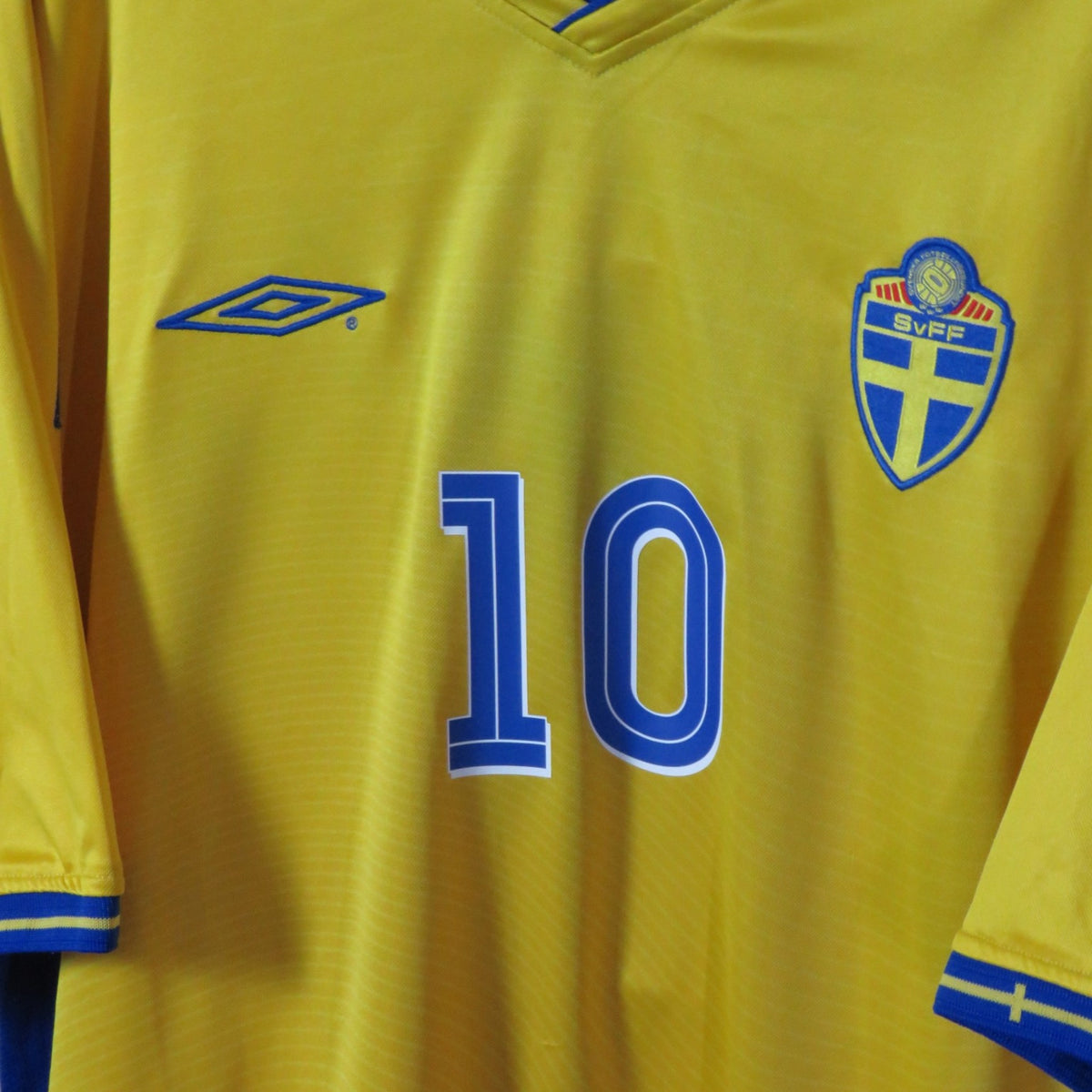 Original Sweden 2003-2004 Home football shirt, size XL, Ibrahimovic 10 | Nostalgic Football Shirts