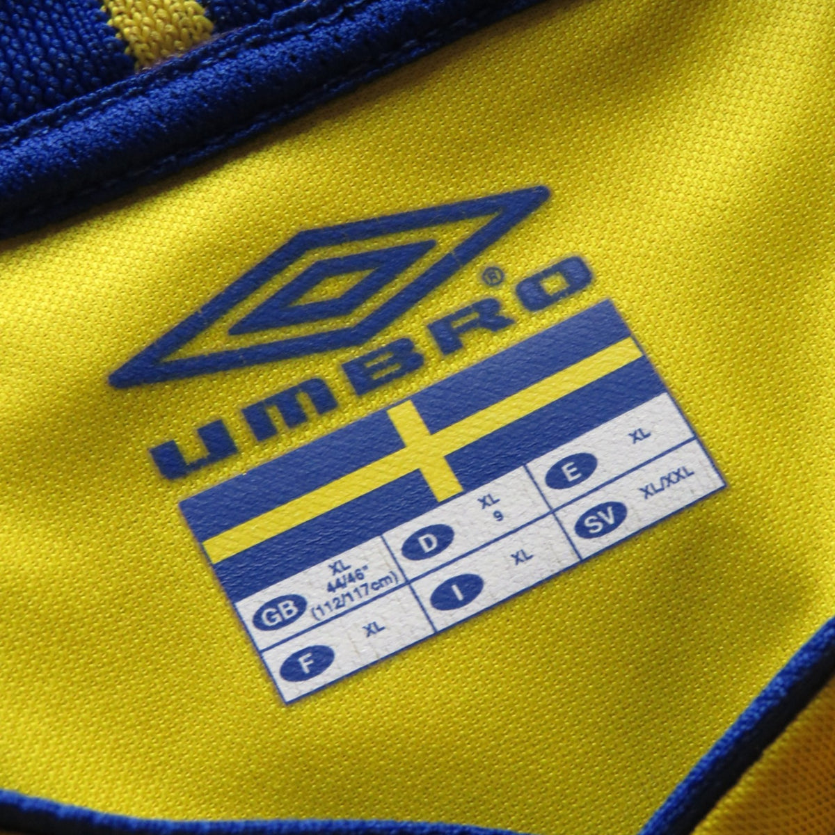 Vintage Sweden 2003-2004 Home football shirt with Ibrahimovic 10 print, size XL | Nostalgic Football Shirts