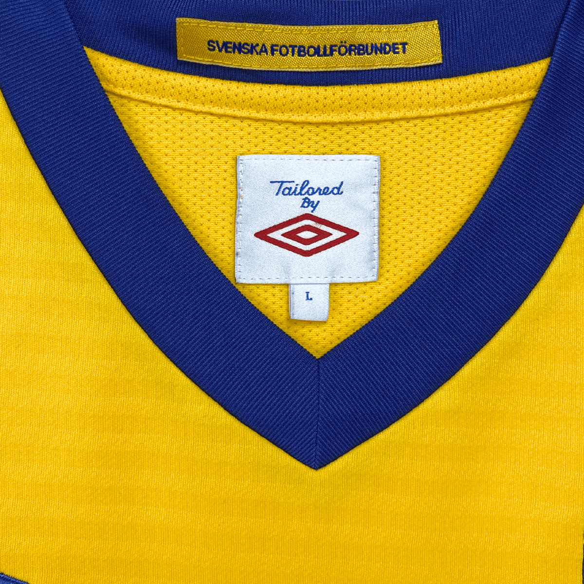 Retro Sweden 2010-2012 Home football jersey by Umbro, Ibrahimović 10, size L | Nostalgic Football Shirts