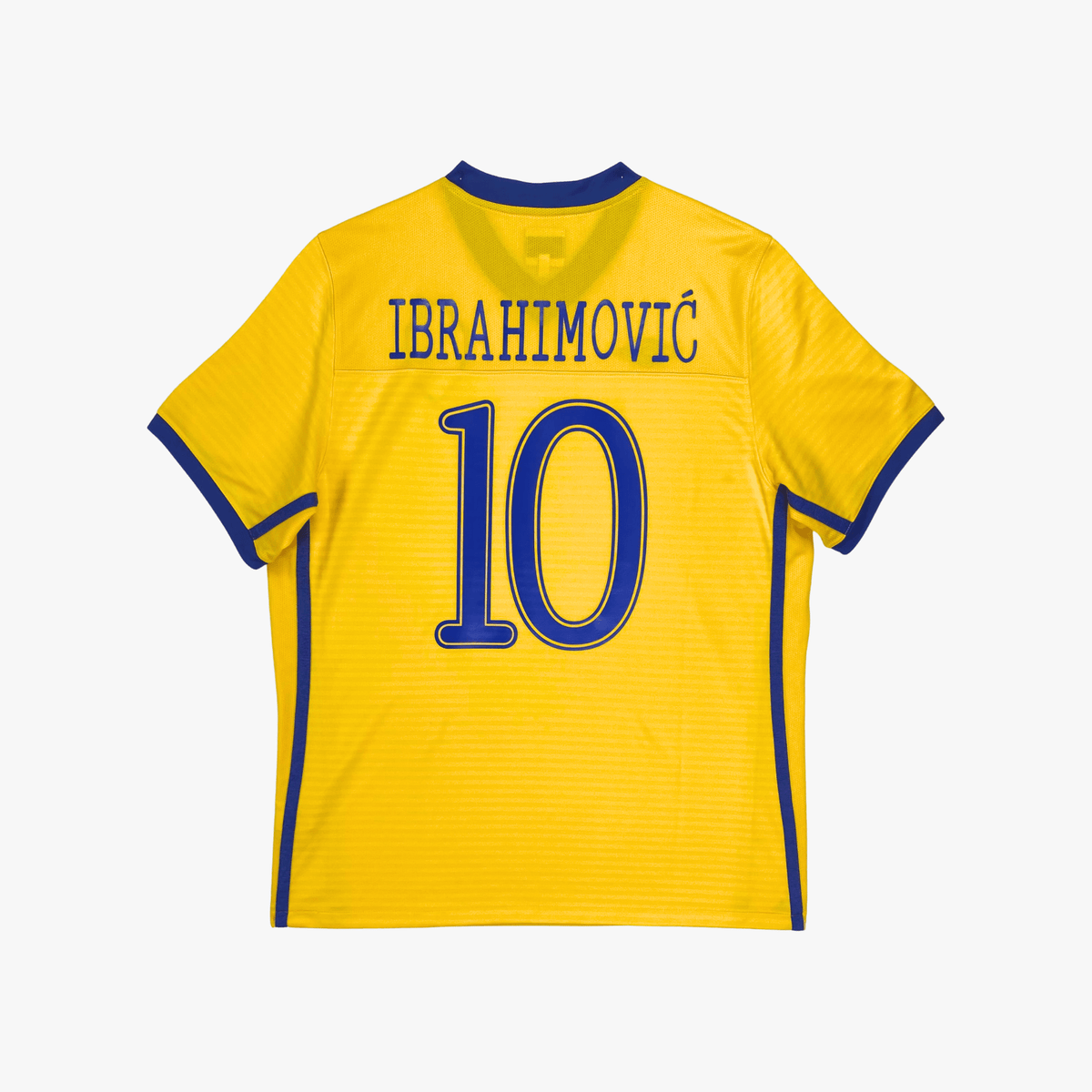 Vintage Sweden 2010-2012 Home football shirt with Ibrahimović 10 print, size L | Nostalgic Football Shirts