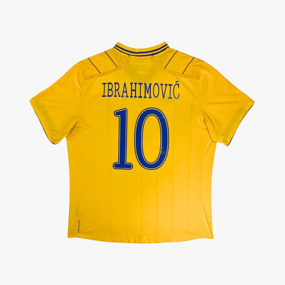 Vintage Sweden 2012-2013 Home football shirt with Ibrahimović 10 print, size XXL | Nostalgic Football Shirts