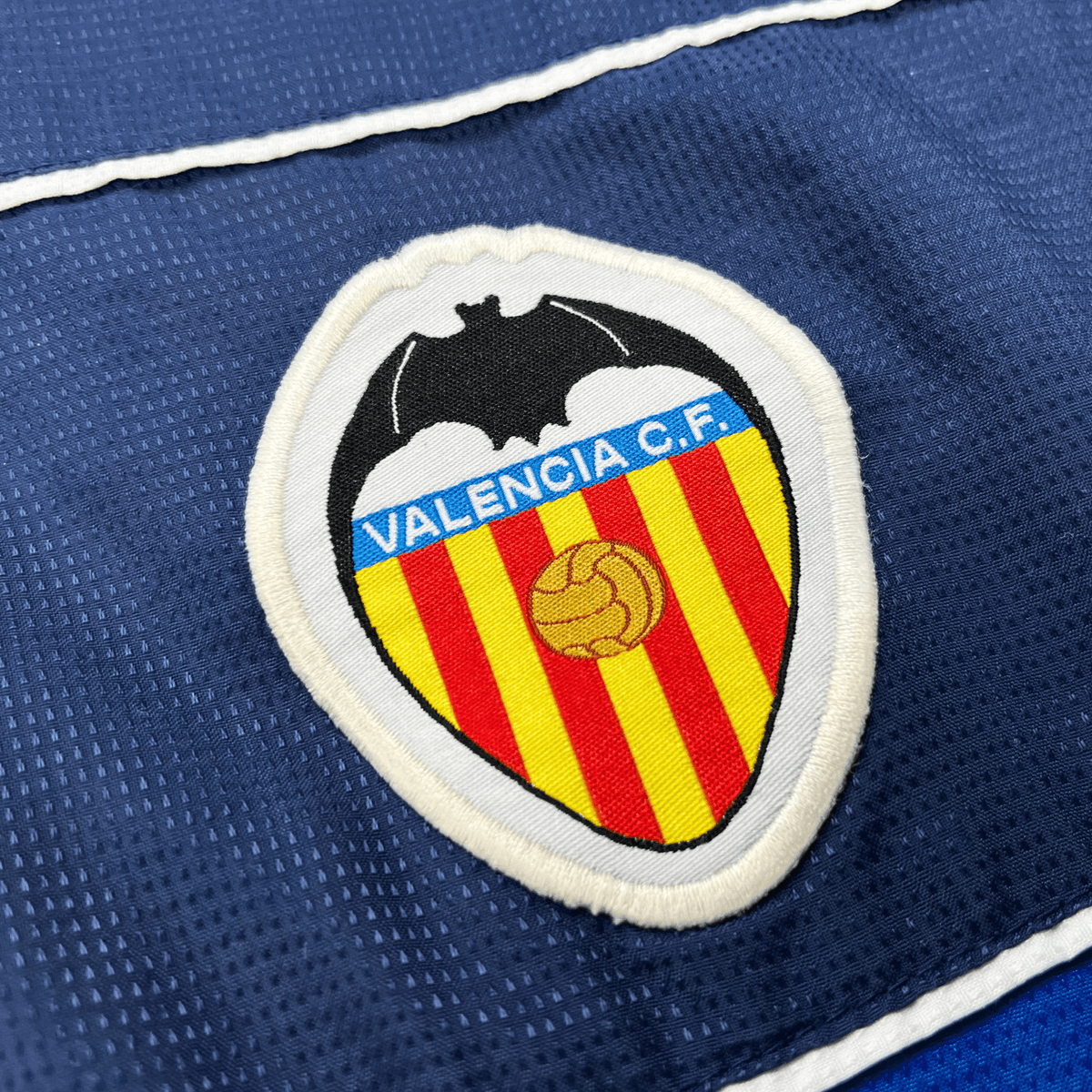 Original Valencia 2001-2002 jacket, size M | Nostalgic Football Shirts