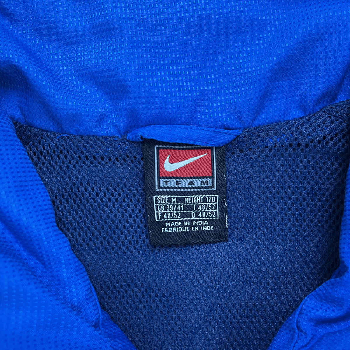 Authentic Nike Valencia 2001-2002 jacket, size M | Nostalgic Football Shirts