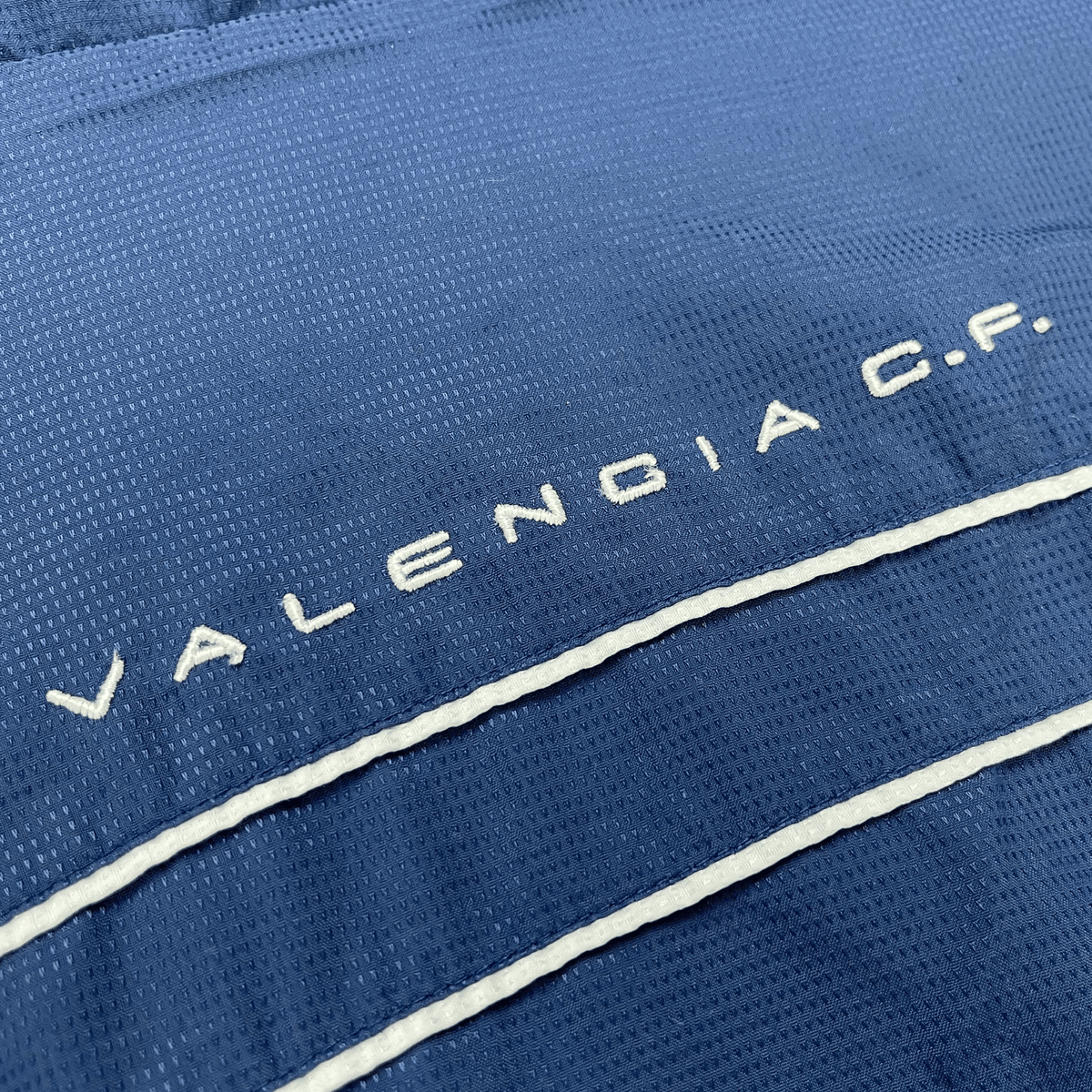 Original Valencia 2001-2002 jacket, size M | Nostalgic Football Shirts