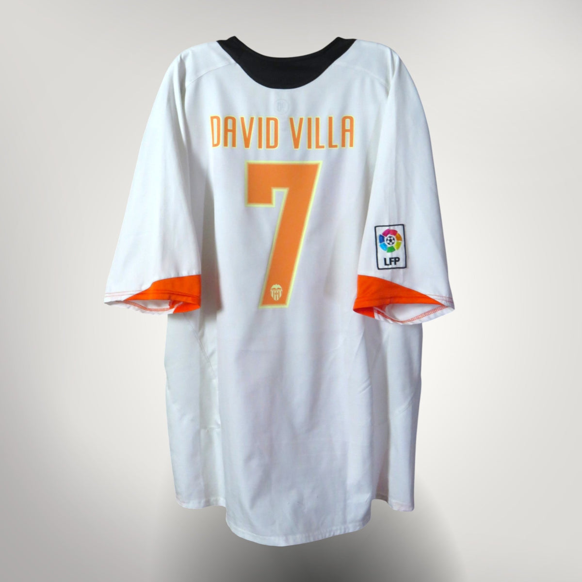 Vintage Valencia 2005-2006 Home football shirt with David Villa 7 print, size XXL | Nostalgic Football Shirts