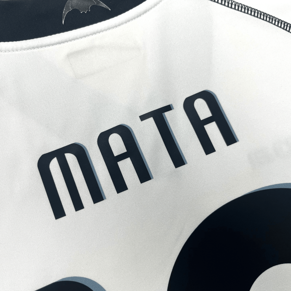 Retro Valencia 2010-2011 Home football jersey by Kappa, Mata 10, size S | Nostalgic Football Shirts