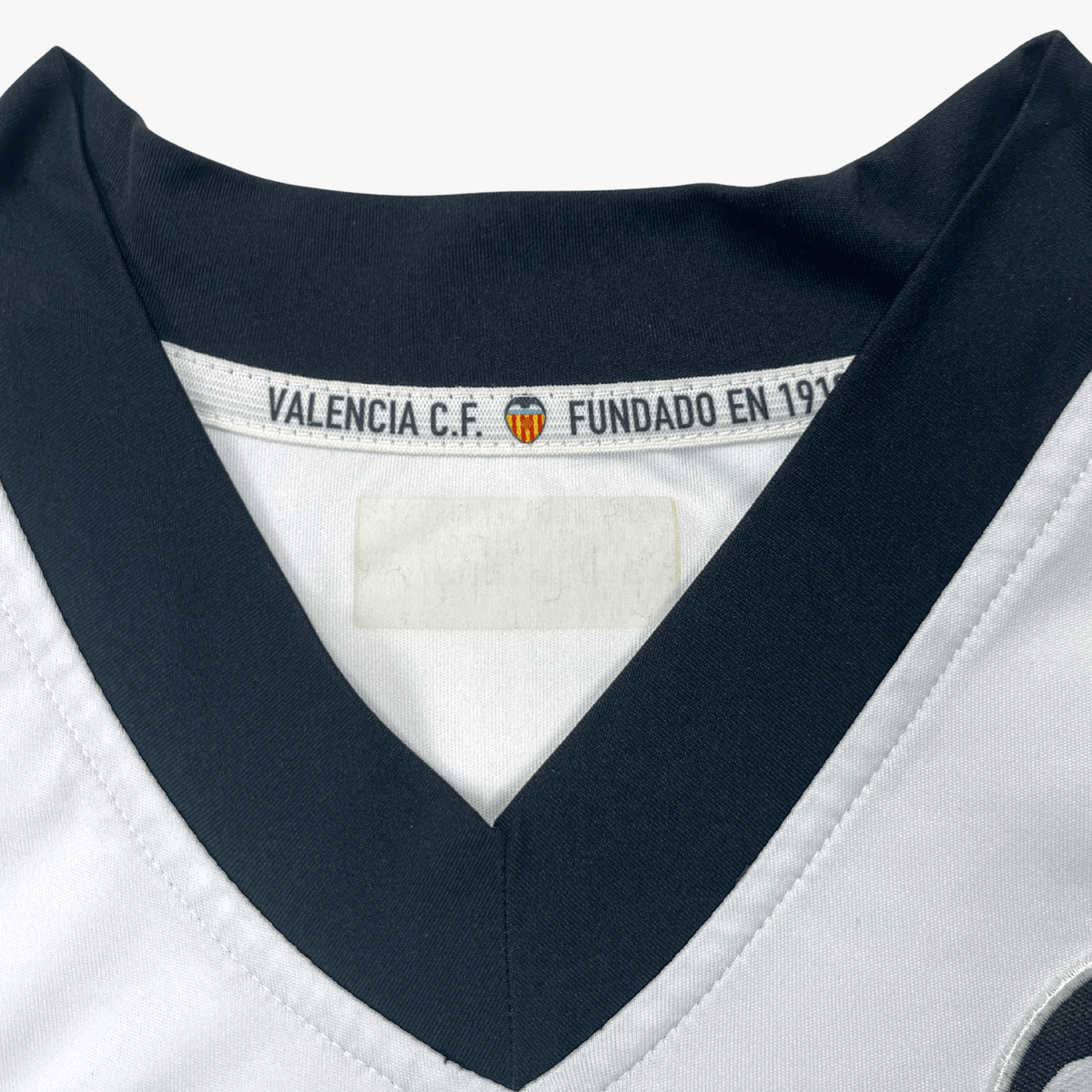 Vintage Valencia 2010-2011 Home football shirt with Mata 10 print, size S | Nostalgic Football Shirts