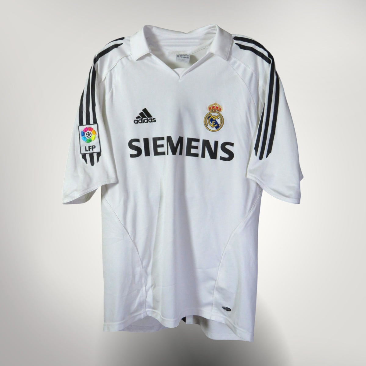 Authentic Adidas Real Madrid 2005-2006 Home shirt, Beckham 23 on the back, size M, product code 109879 | Nostalgic Football Shirts