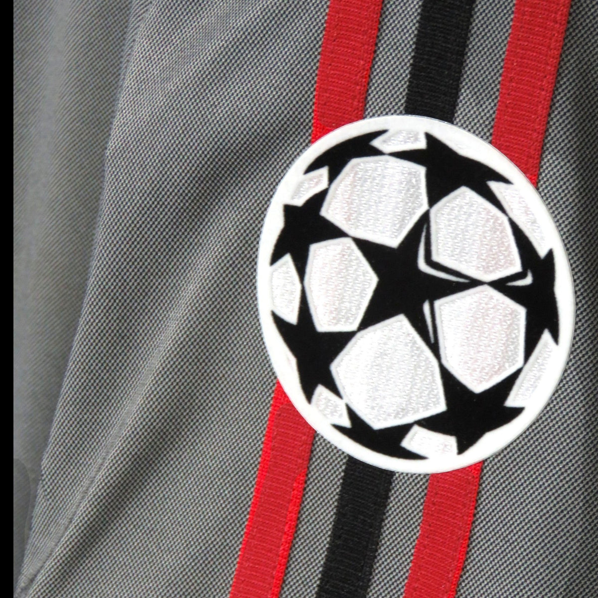 Nostalgic Football Shirts AC Milan 2003-04 shirt detail met Champions League badge op de mouw