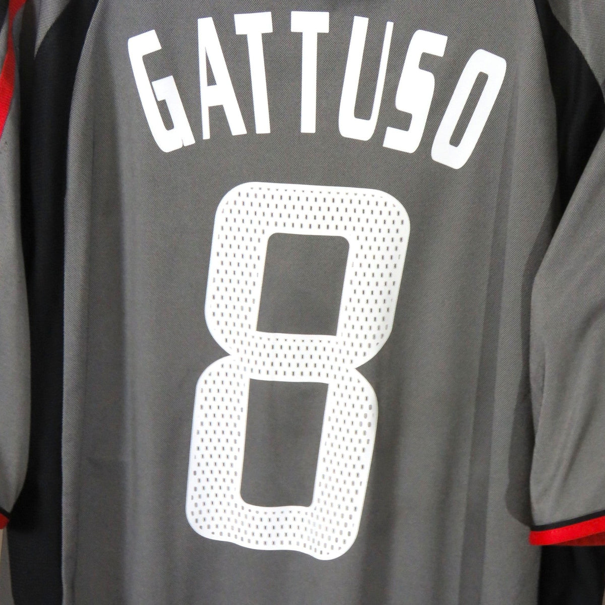 Nostalgic Football Shirts AC Milan 2003-04 Gattuso 8 voetbalshirt in grijs met witte bedrukking op de achterkant