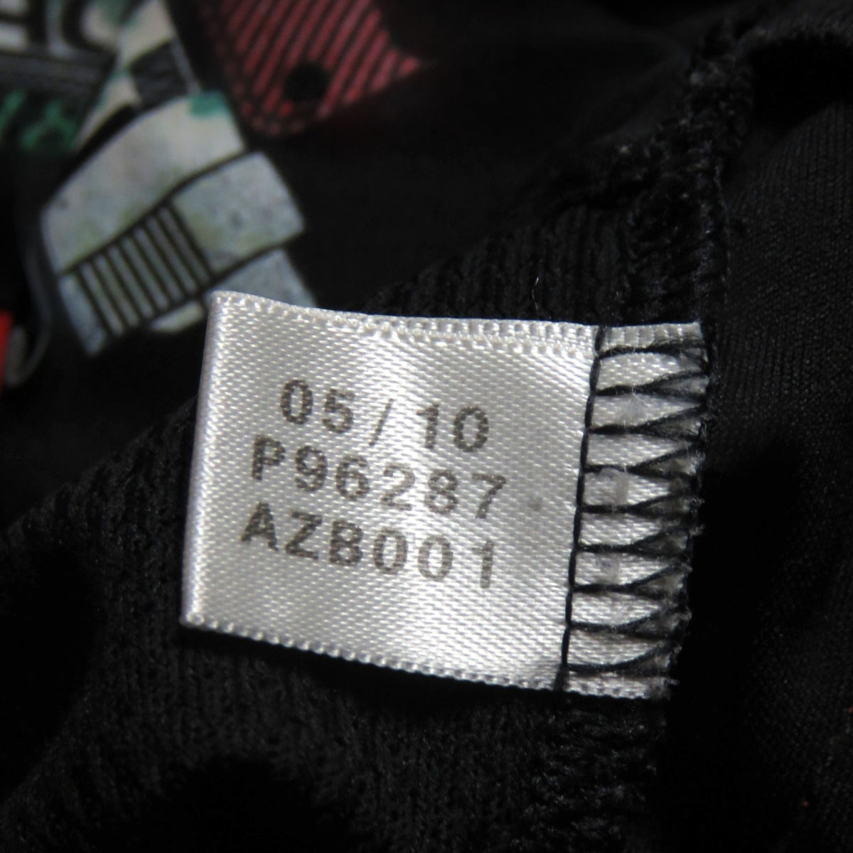 Nostalgic Football Shirts AC Milan 2010-11 shirt label met productiecode en datumdetails