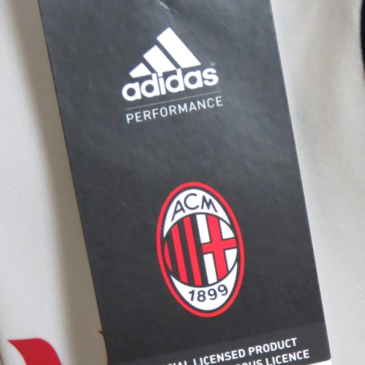 Nostalgic Football Shirts AC Milan 2010-11 uitshirt label met adidas logo en clubembleem