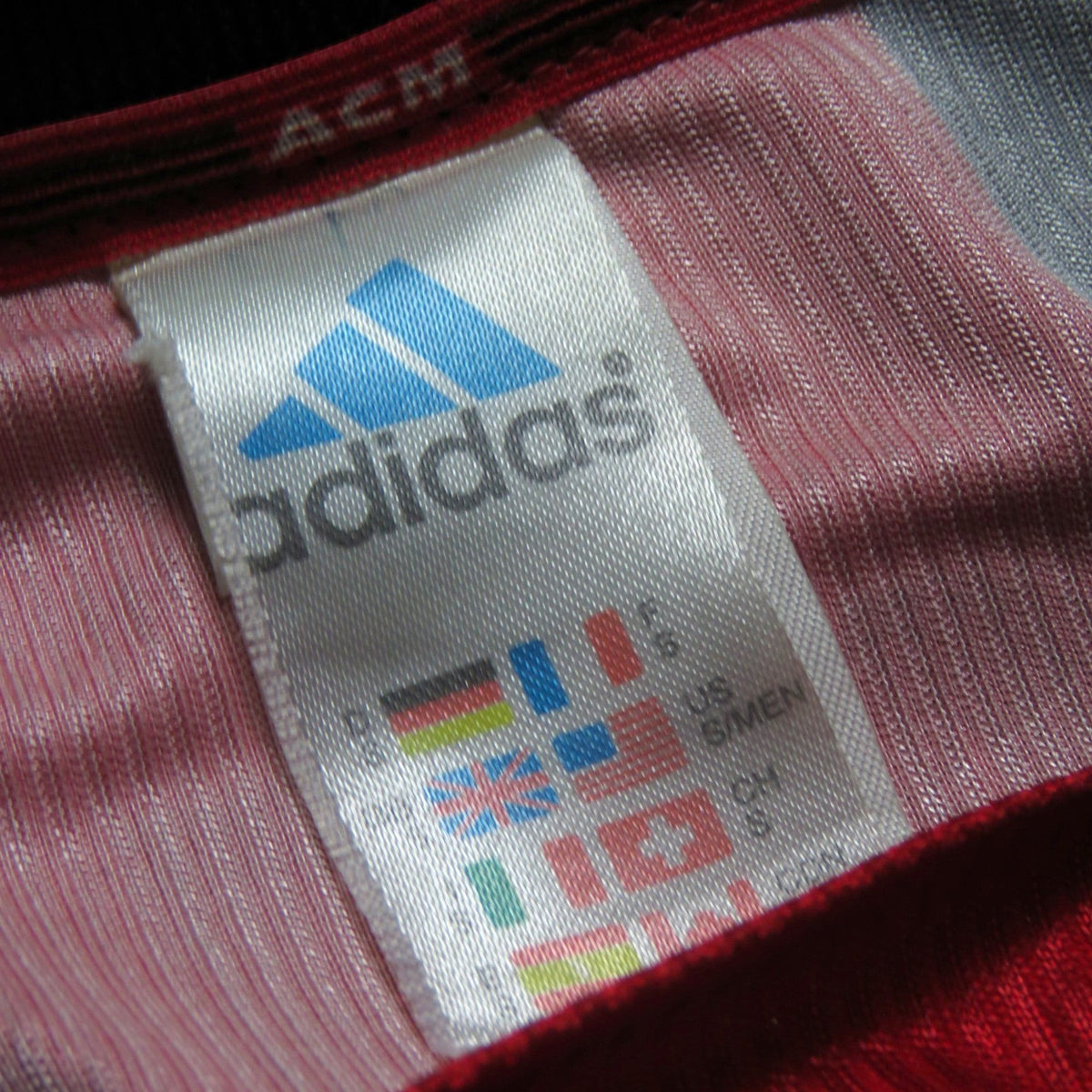 Nostalgic Football Shirts AC Milan 1998-2000 thuisshirt label met Adidas logo en maat S details