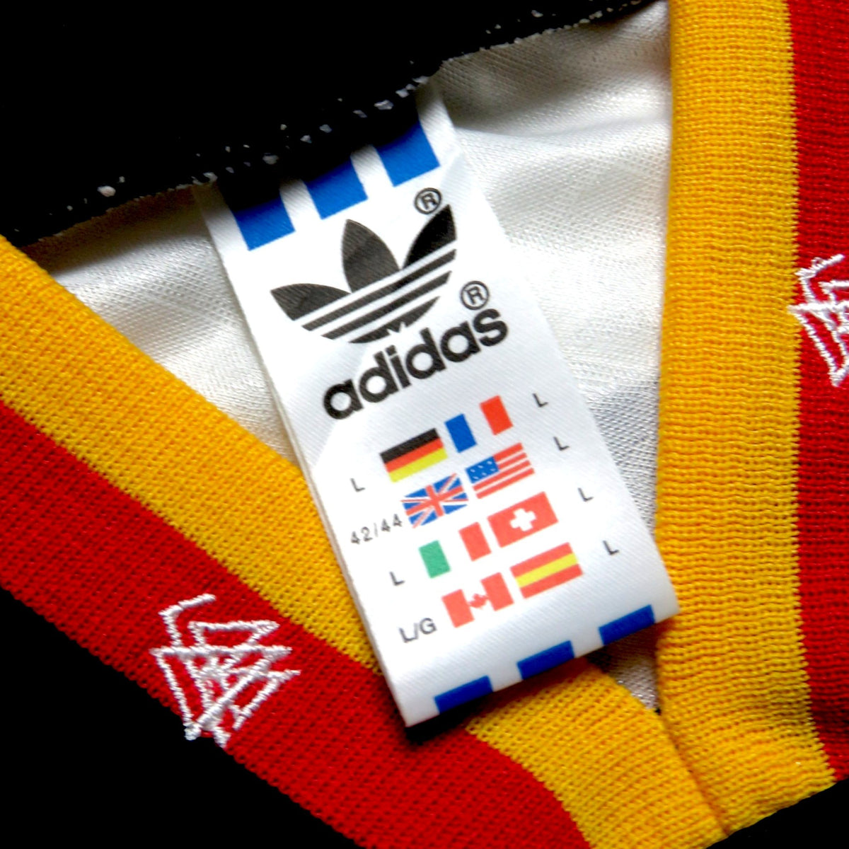 Nostalgic Football Shirts vintage Adidas label in Germany 1994-96 home shirt with size L and international flag details