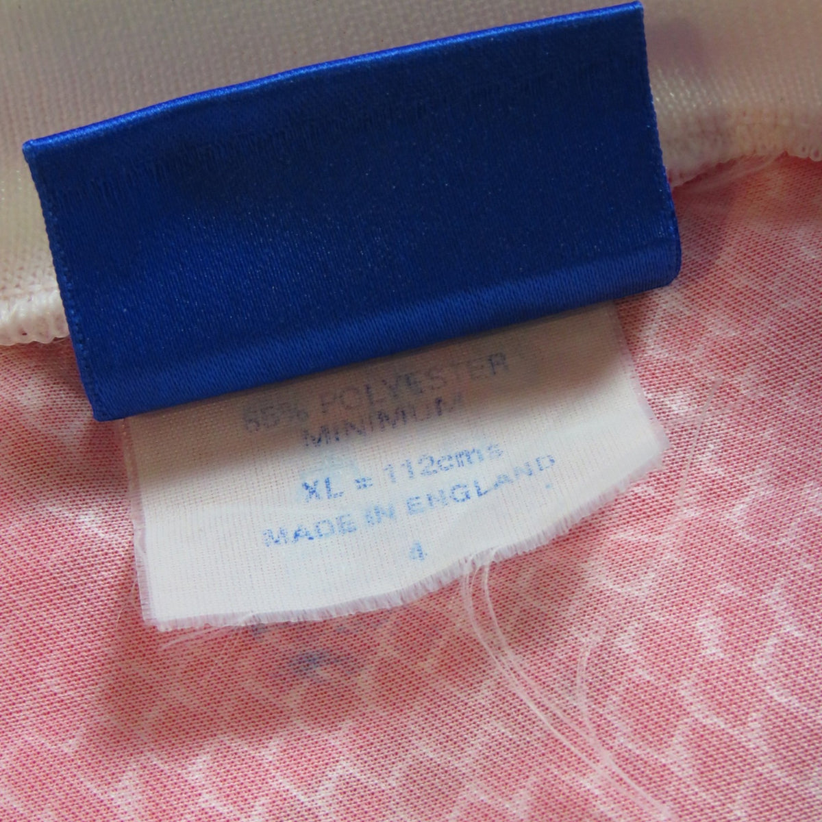 Nostalgic Football Shirts Ajax 1998-99 thuisshirt maat XL label met wasvoorschriften en Made in England detail