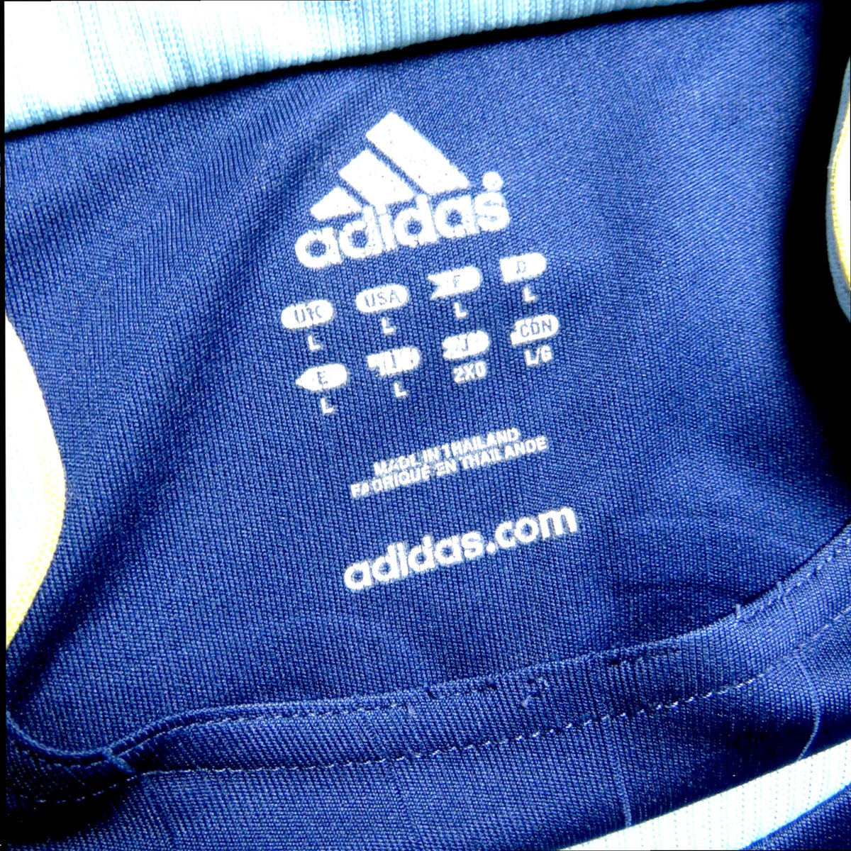 Nostalgic Football Shirts Argentina 2006-07 uitshirt label met Adidas logo en maatvoering in donkerblauw