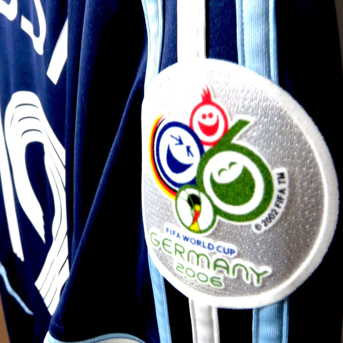 Nostalgic Football Shirts Argentinië 2006 uitshirt met officiële FIFA World Cup 2006 badge op de mouw