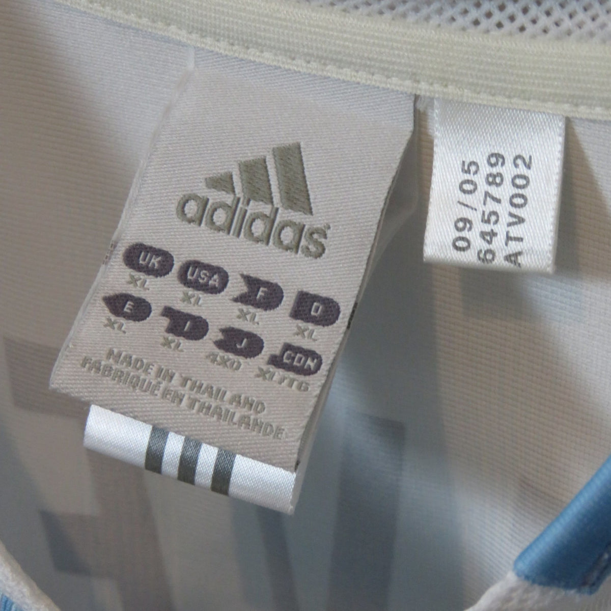 Nostalgic Football Shirts label van een origineel Adidas Argentinië 2004-05 voetbalshirt maat XL
