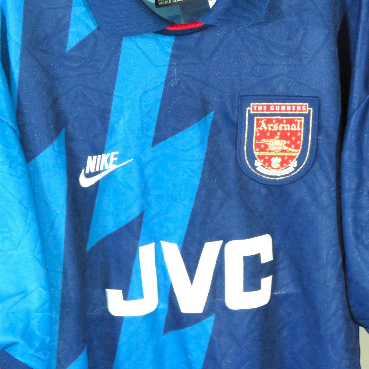 Nostalgic Football Shirts Arsenal 1995-96 uitshirt in marineblauw met bliksemschichtpatroon en JVC-sponsorlogo