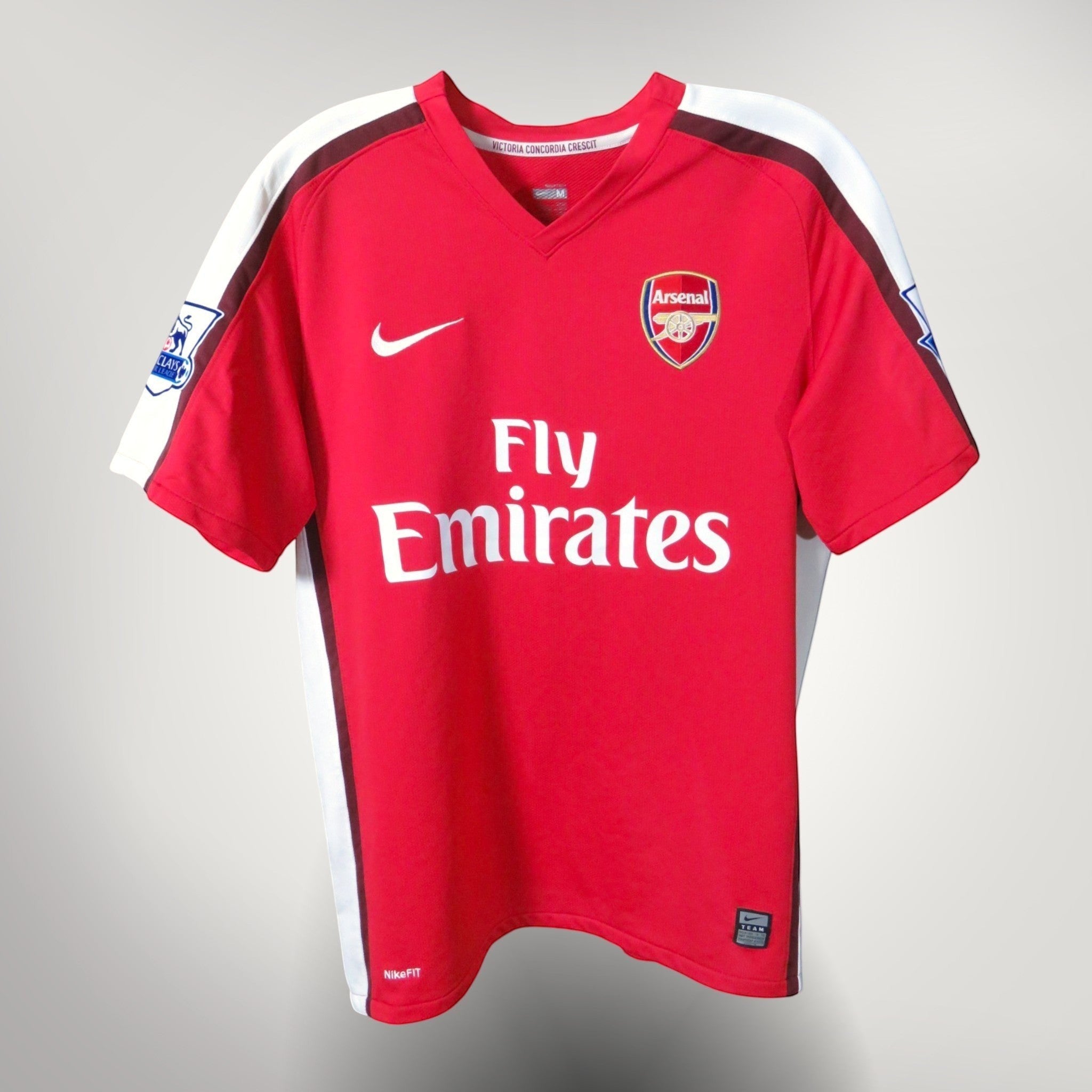 Nostalgic Football Shirts Arsenal 2008-10 thuisshirt in rood en wit met Fly Emirates sponsor en Nike logo