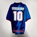 Nostalgic Football Shirts Arsenal 1995-96 uitshirt met Bergkamp nummer 10 in navy blauw met bliksemschicht patroon