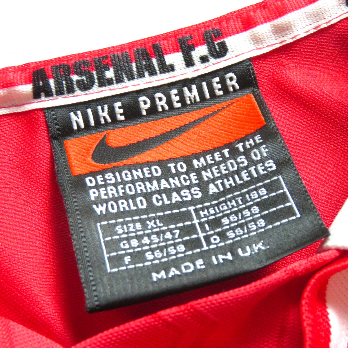 Nostalgic Football Shirts Arsenal 1996-98 thuisshirt label met Nike Premier logo en maat XL details