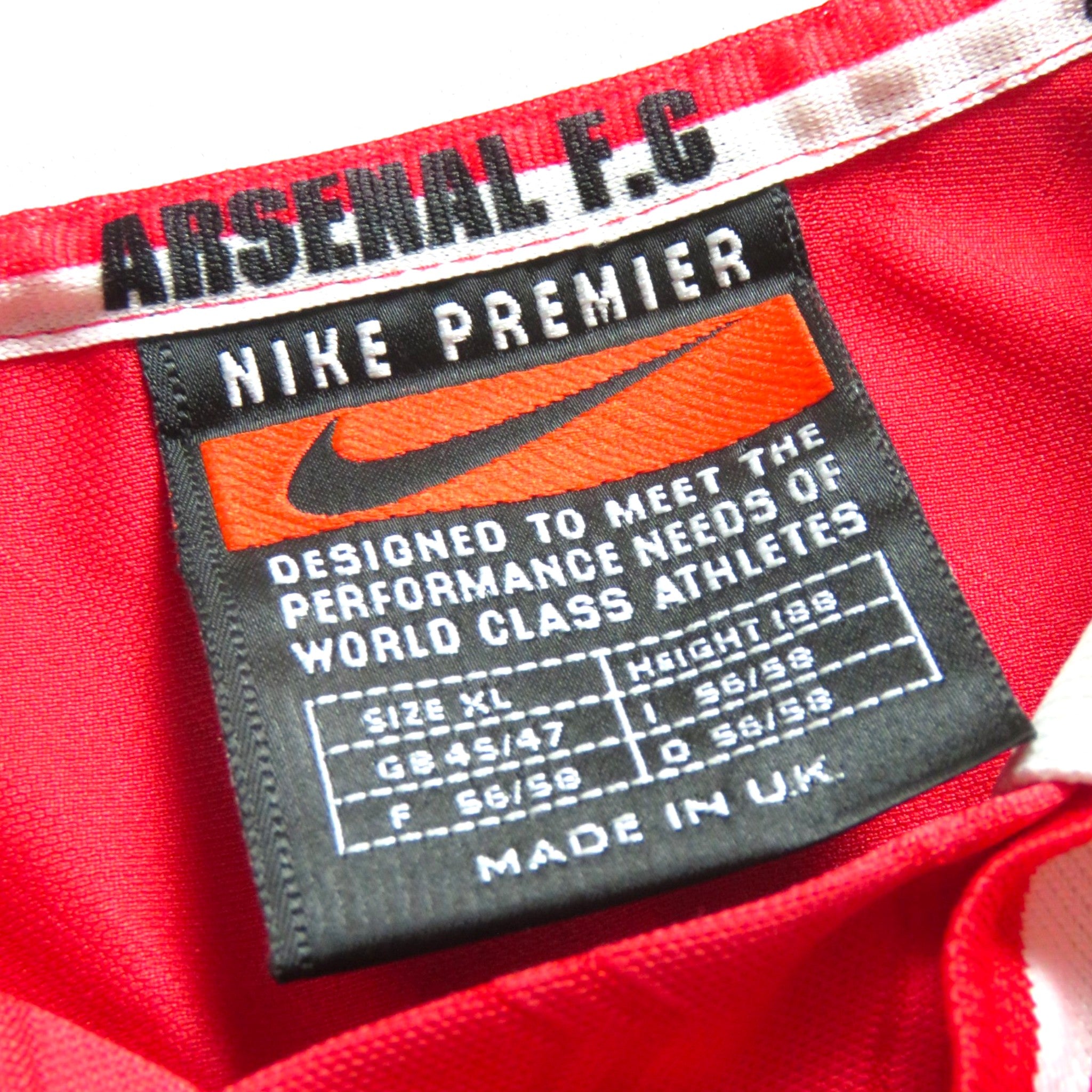 Nostalgic Football Shirts Arsenal 1996-98 thuisshirt label met Nike Premier logo en maat XL details