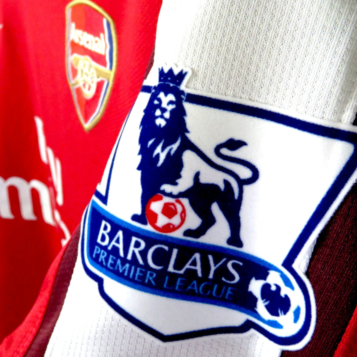 Nostalgic Football Shirts Arsenal 2008-10 thuisshirt met Barclays Premier League badge op de witte mouw