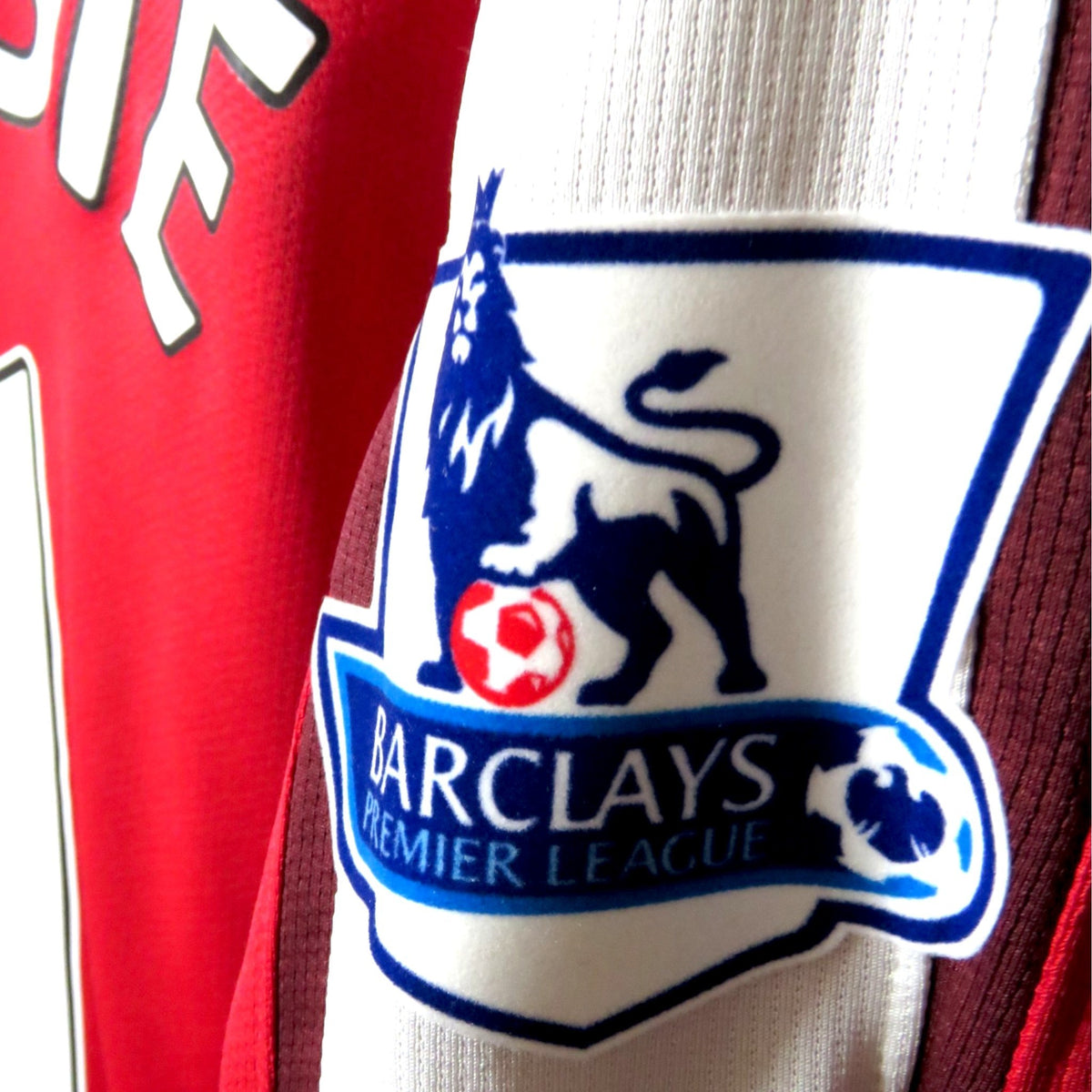 Nostalgic Football Shirts Arsenal 2008-10 thuisshirt met Premier League badge op de witte mouw
