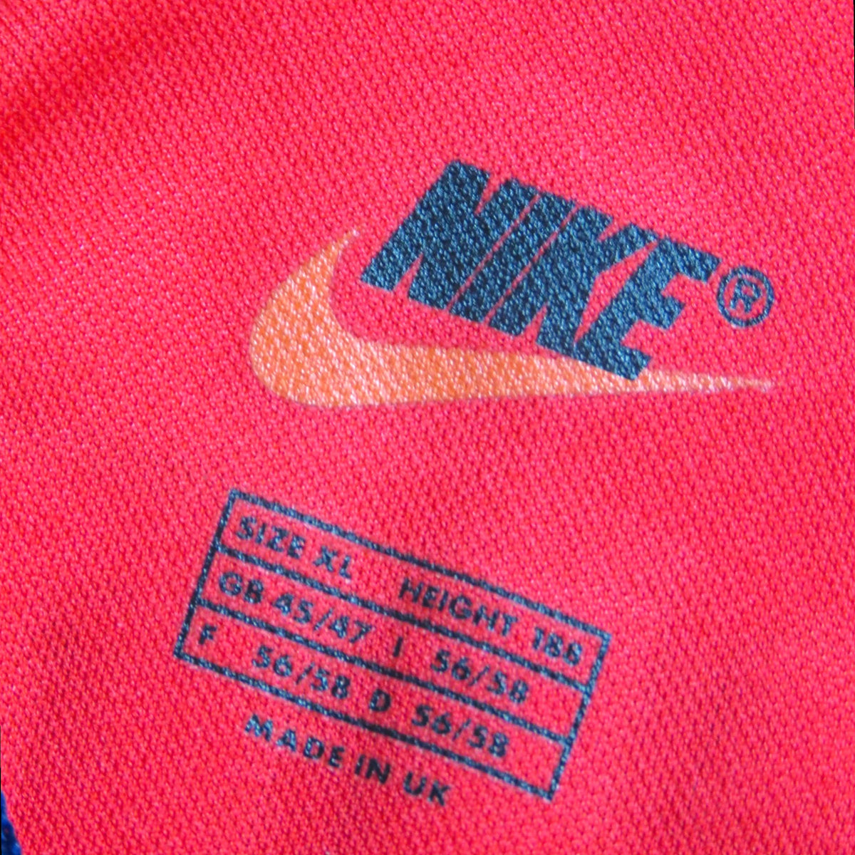 Nostalgic Football Shirts Arsenal 1998-99 thuisshirt maat XL label detail met Nike logo en Made in UK tekst
