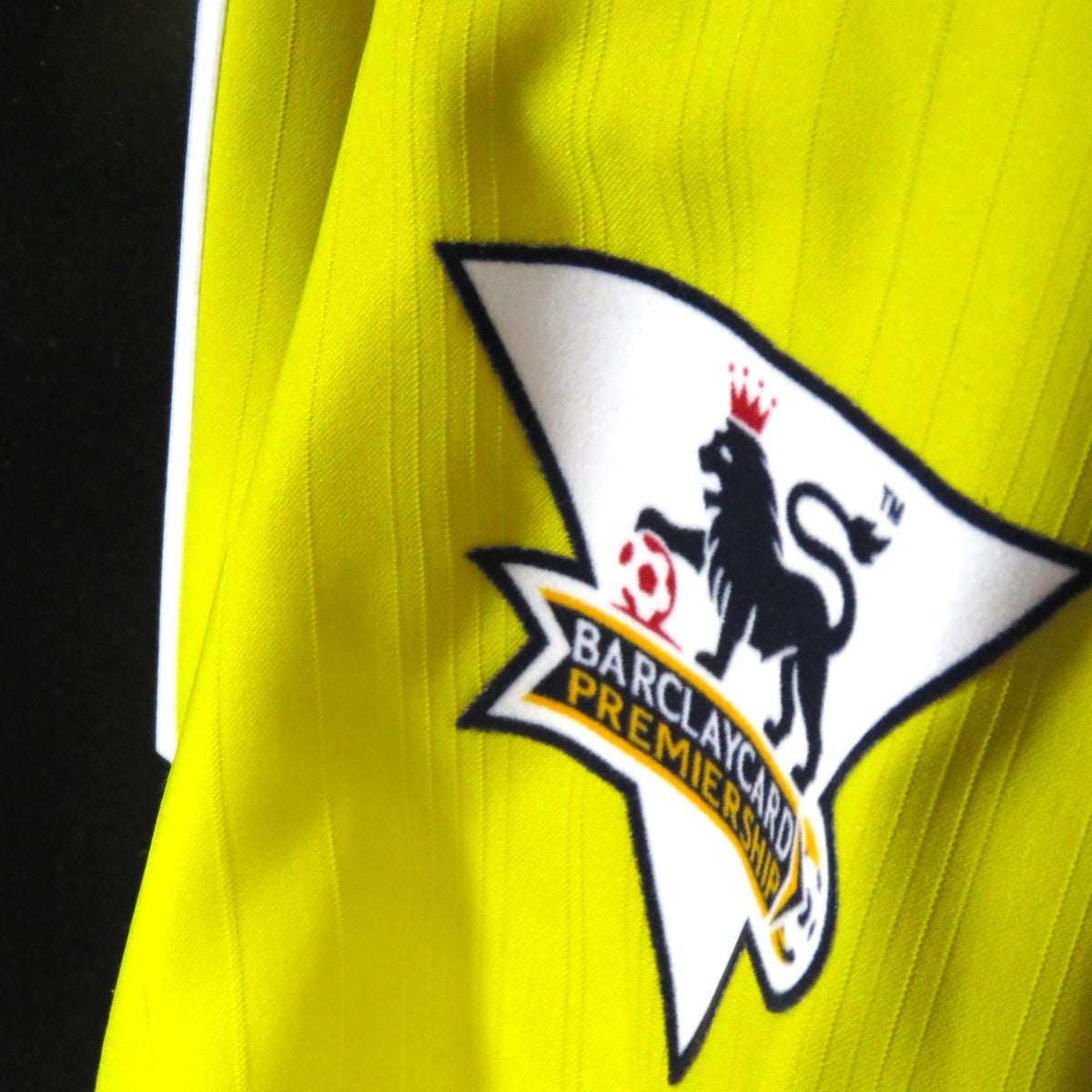 Nostalgic Football Shirts Arsenal 2003-04 uitshirt detail met officiële geborduurde Barclycard Premiership mouwbadge