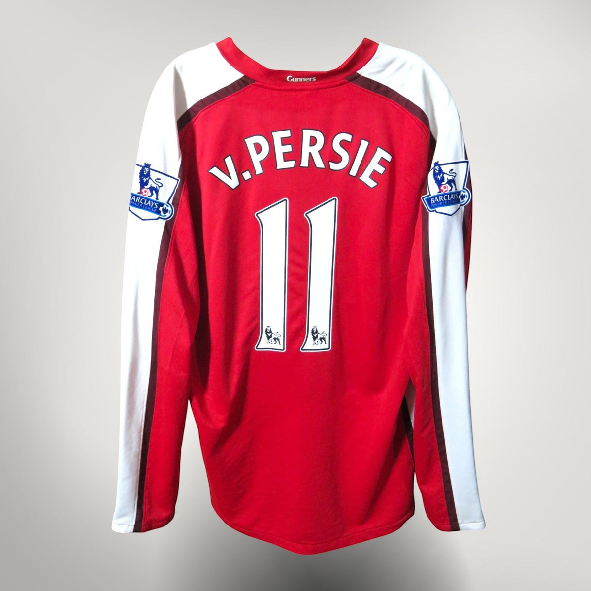 Nostalgic Football Shirts Arsenal 2008-10 thuisshirt met lange mouwen, Van Persie nummer 11 op de achterkant.